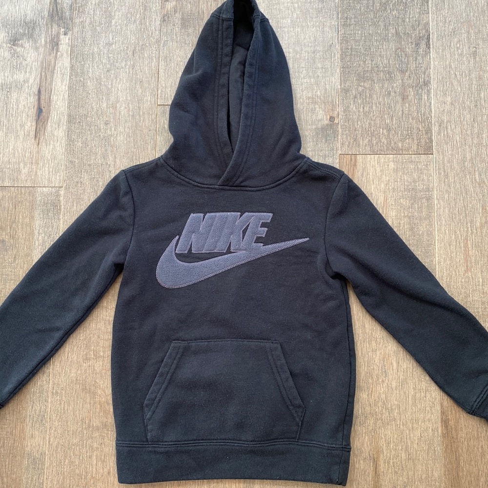 Nike black hooded sweatshirt Small (4-5 years)